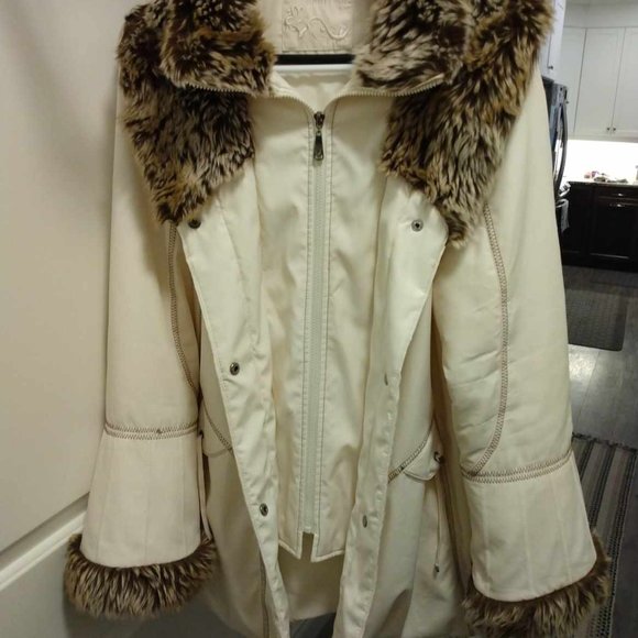 Ladies Marcona Coat with Fur Trim - Picture 5 of 9